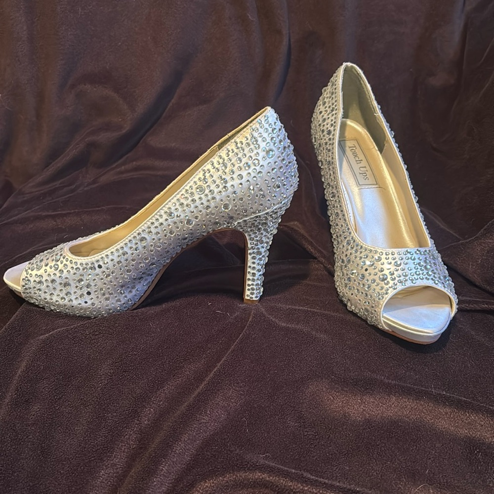 Touch ups beautiful sparkly heels 8-1/2M